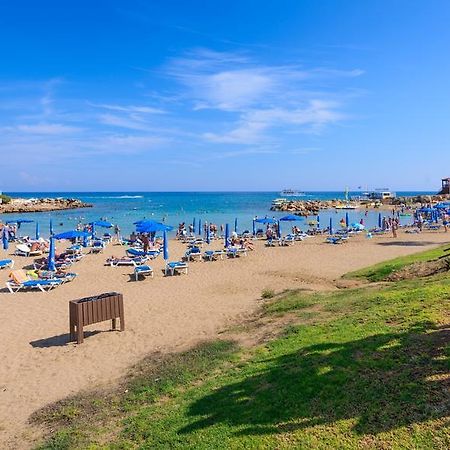 Villa Meredith Paralimni Bagian luar foto